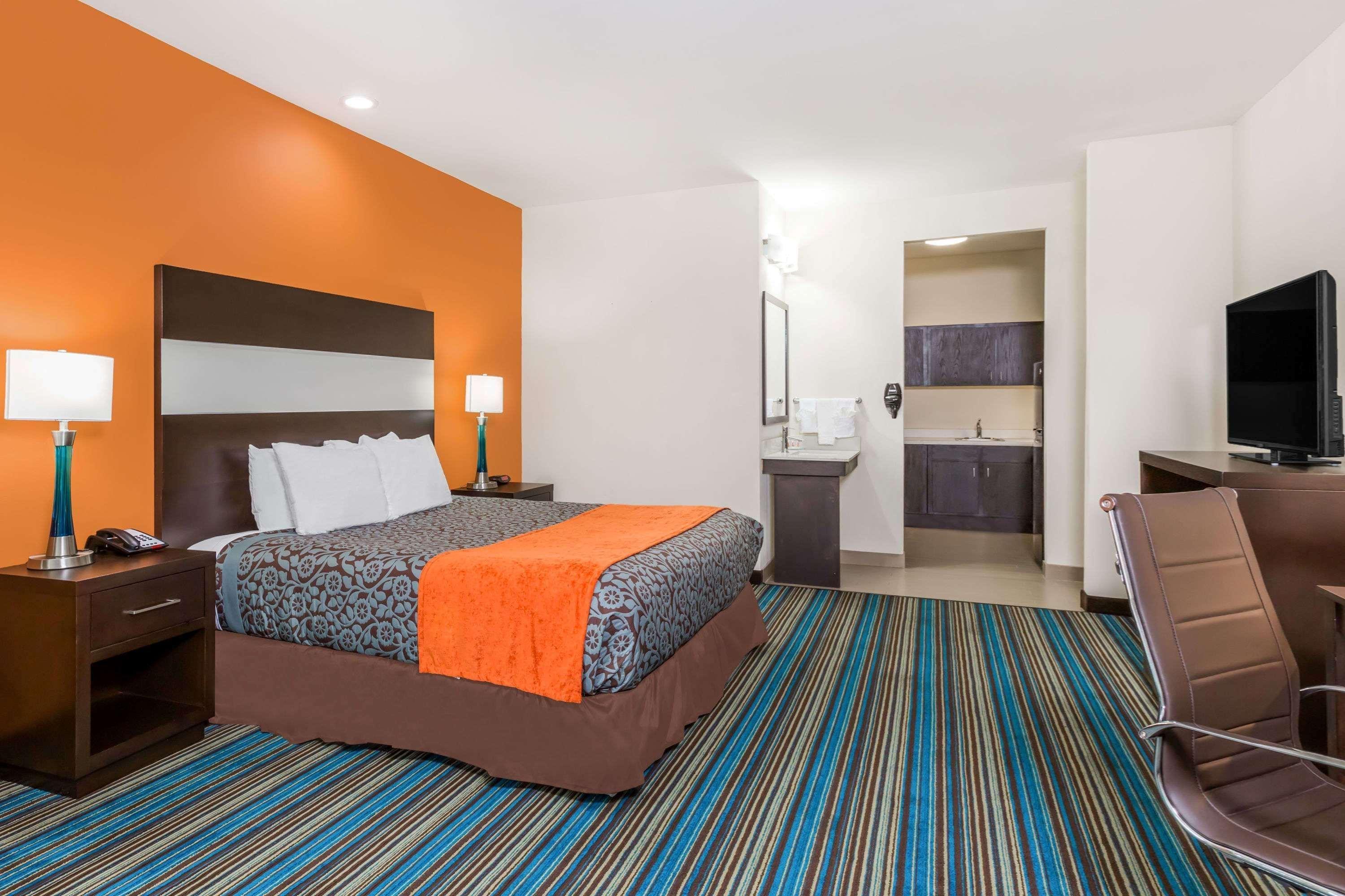 Days Inn & Suites By Wyndham Katy Exteriér fotografie